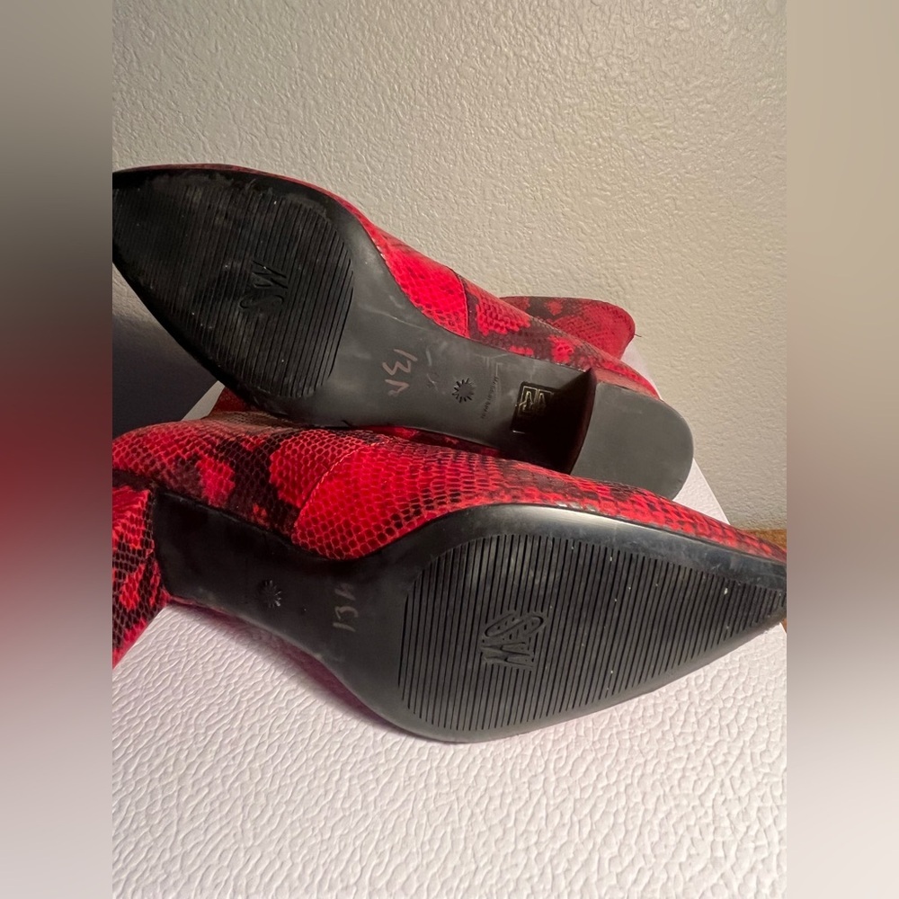STUART WEITZMAN Women's Red Snake Print Boots size 7 1/2 ♥️💋 - Picture 5 of 6